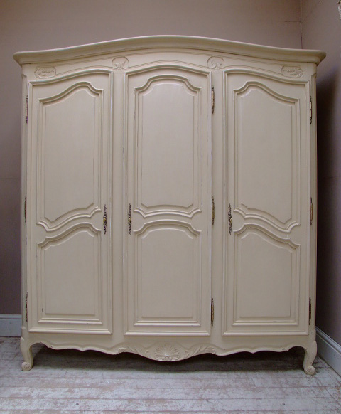 3 door provencal amoire